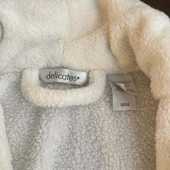 Woman’s Robe - Picture 2 of 3